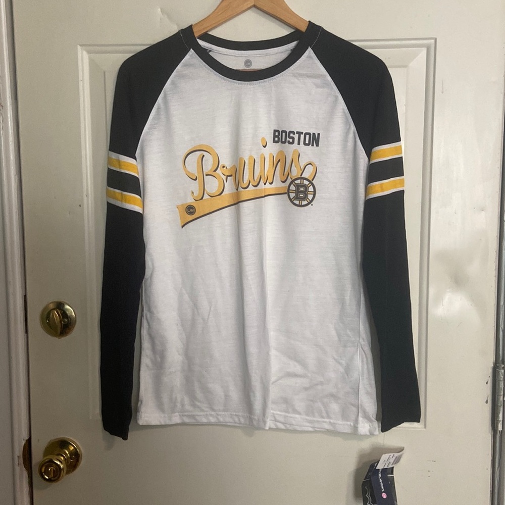 NWT Boston Bruins Women’s long sleeve shirt. Size Medium